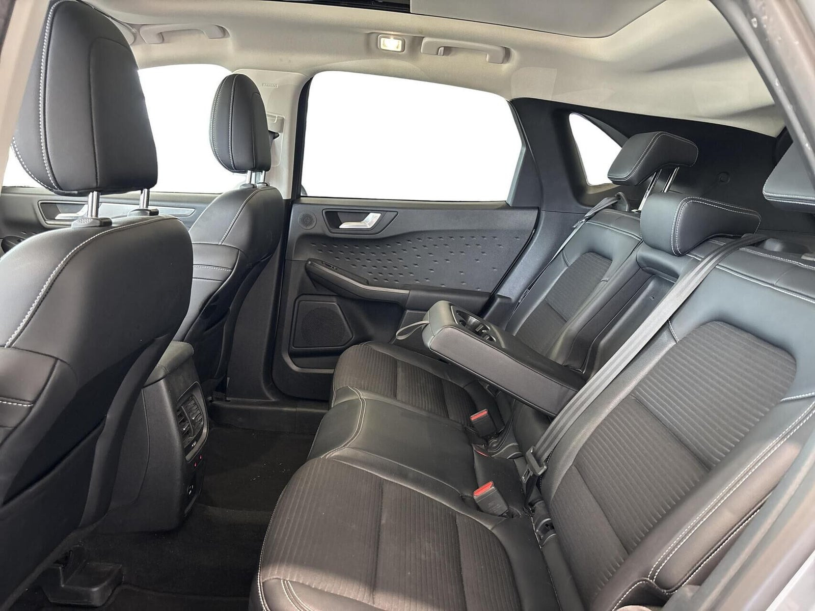 Grå Ford Kuga fra 2020