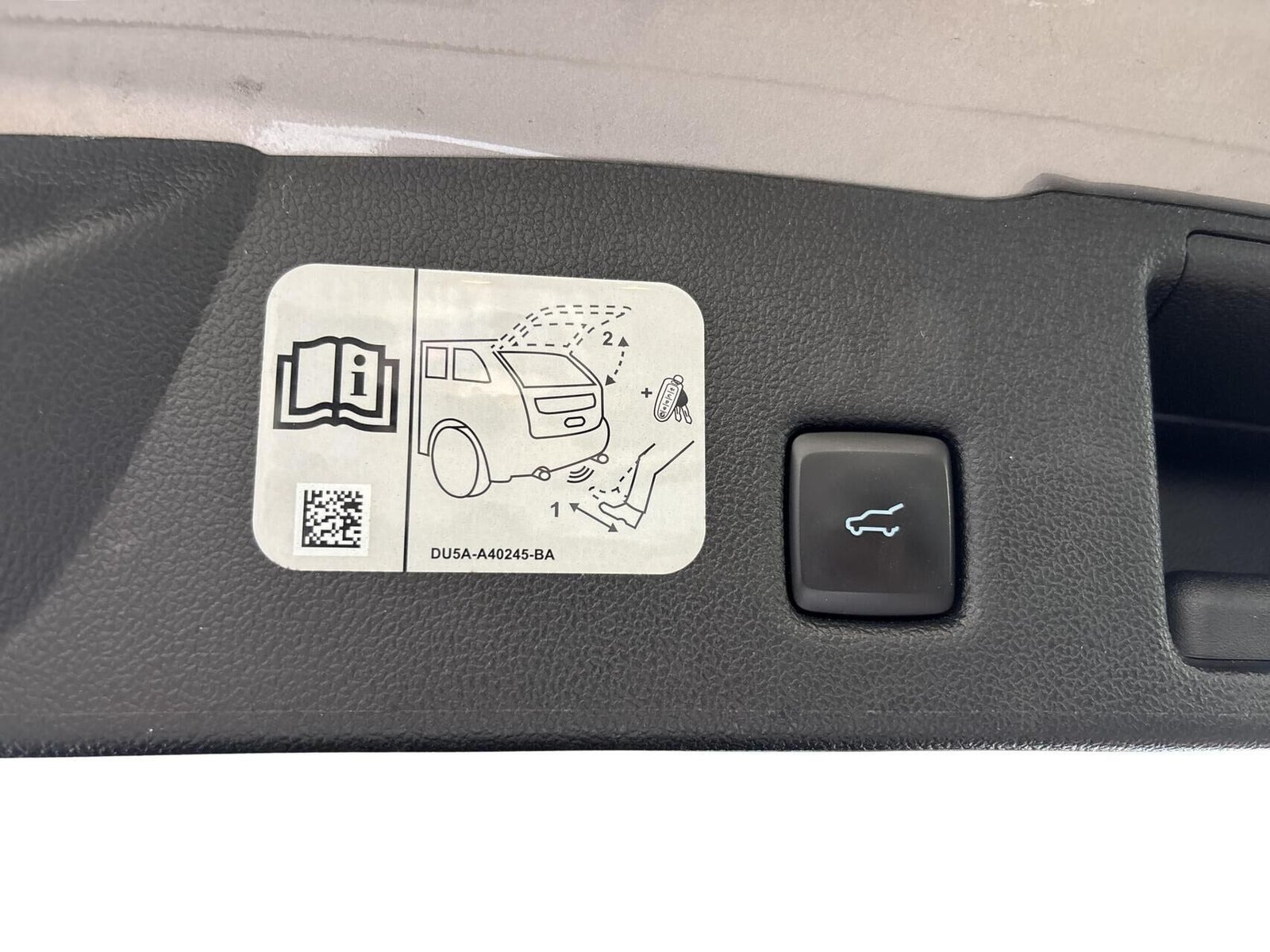 Grå Ford Kuga fra 2020