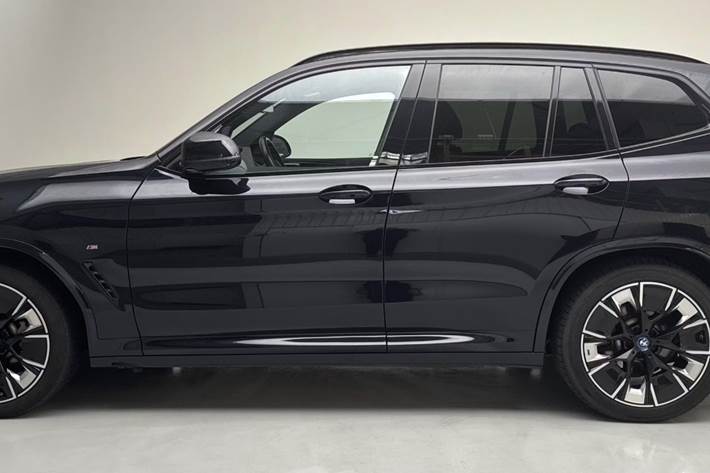 Sort BMW iX3 fra 2023