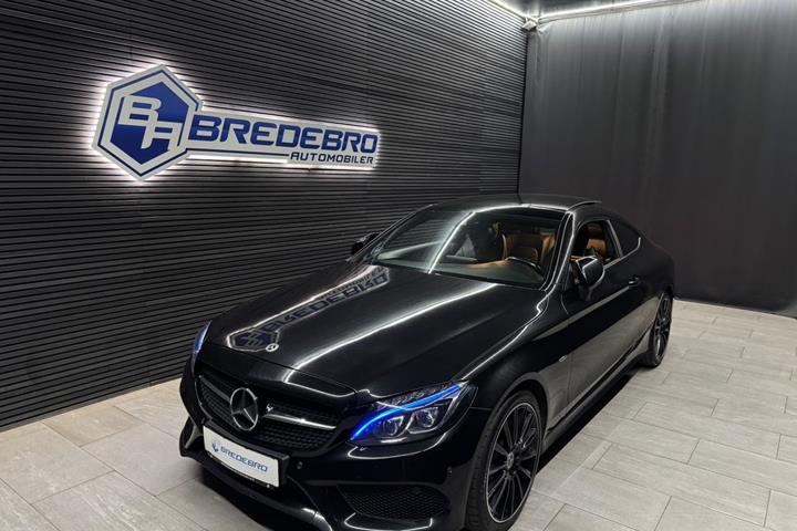 Sort Mercedes C300 fra 2018 set udefra
