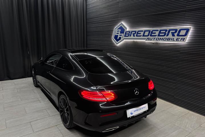 Sort Mercedes C300 fra 2018