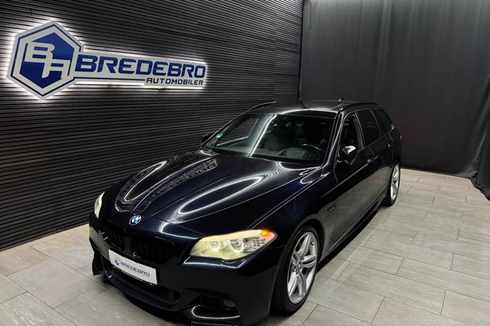 Blå BMW 528i fra 2012