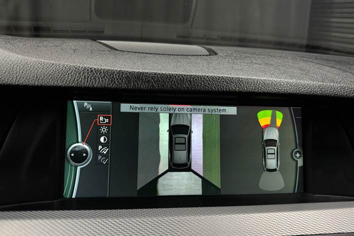 Blå BMW 528i fra 2012
