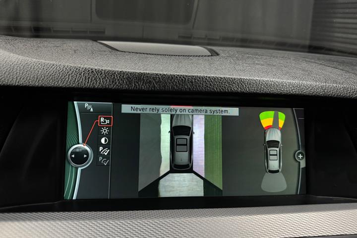 Blå BMW 528i fra 2012