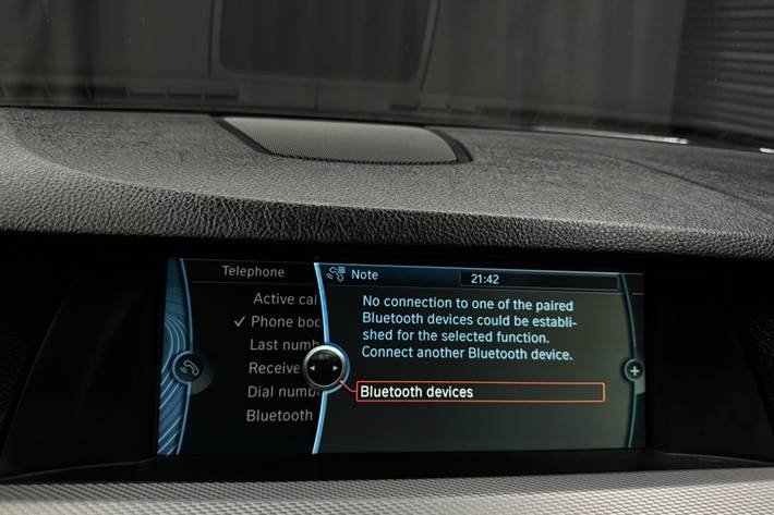 Blå BMW 528i fra 2012