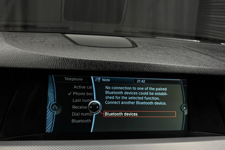 Blå BMW 528i fra 2012