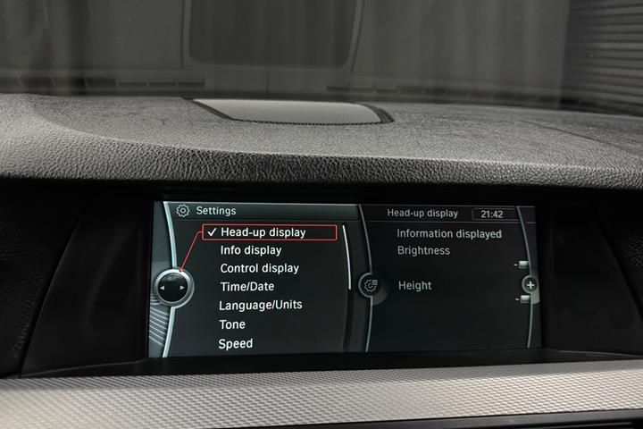 Blå BMW 528i fra 2012