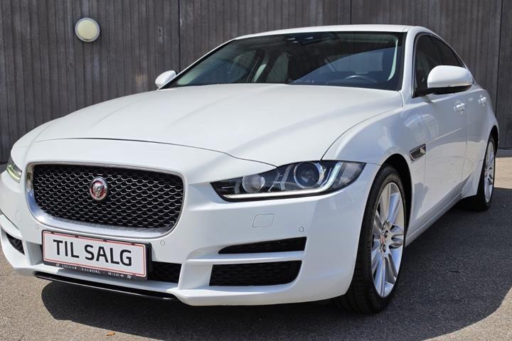 undefined Jaguar XE fra 2018 set udefra