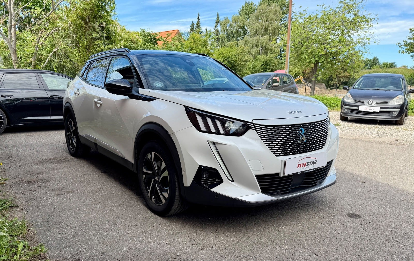 Hvid Peugeot e-2008 fra 2021