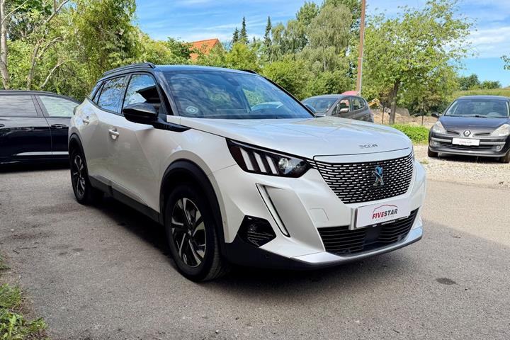 Hvid Peugeot e-2008 fra 2021