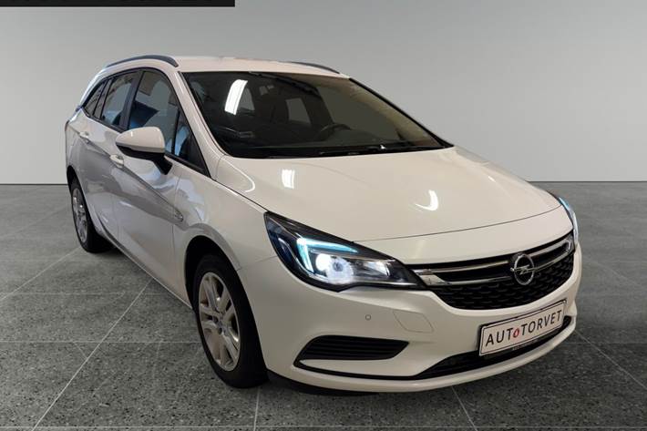 Hvid Opel Astra fra 2016