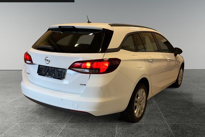Hvid Opel Astra fra 2016