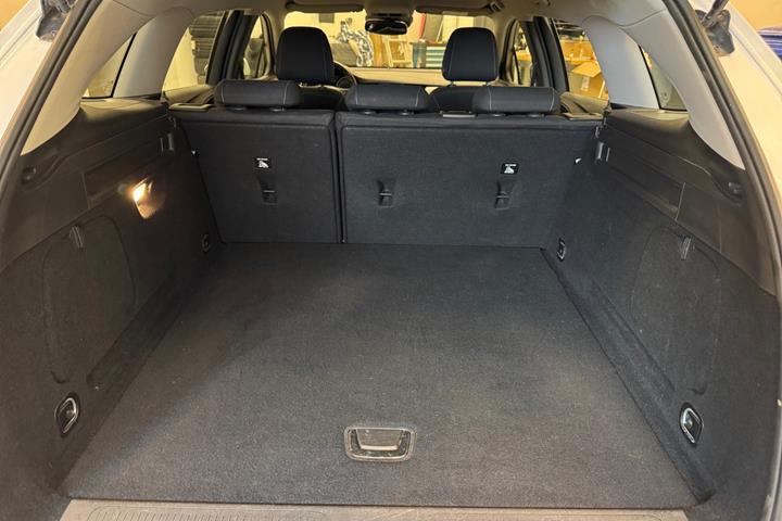 Hvid Opel Astra fra 2016
