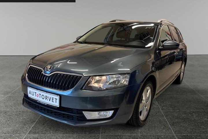 Grå Skoda Octavia fra 2016 set udefra