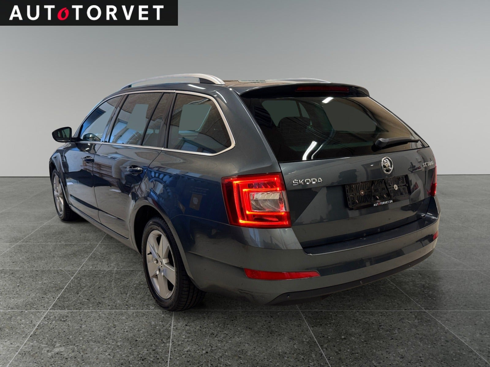 Grå Skoda Octavia fra 2016