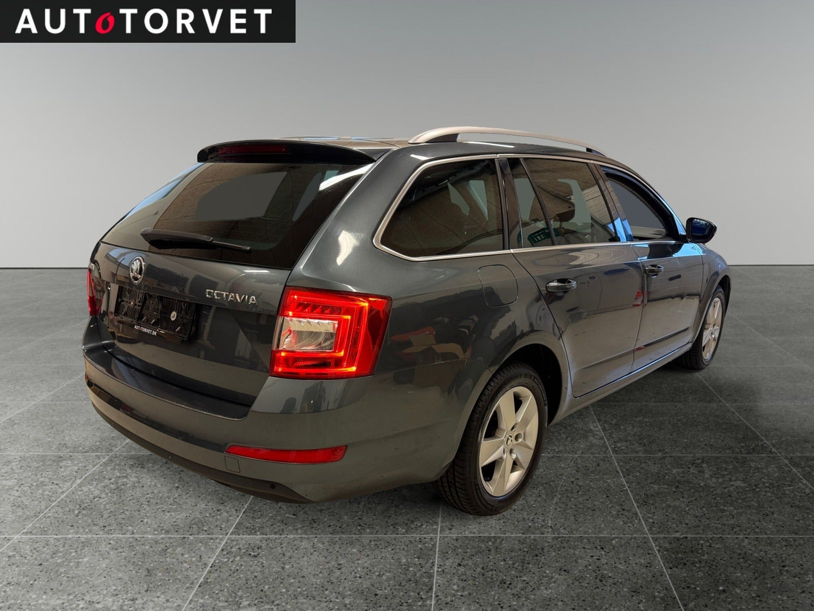 Grå Skoda Octavia fra 2016
