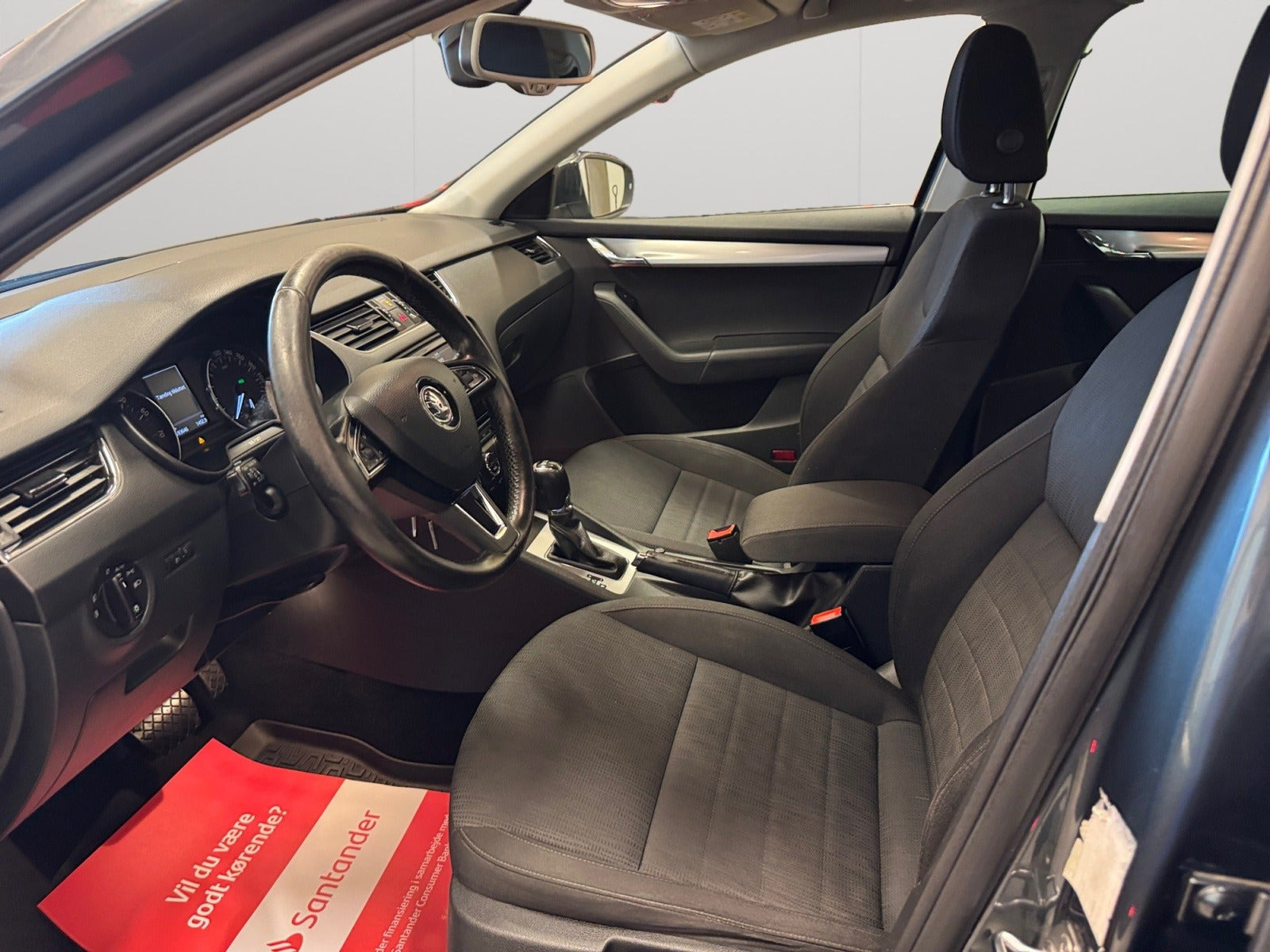 Grå Skoda Octavia fra 2016