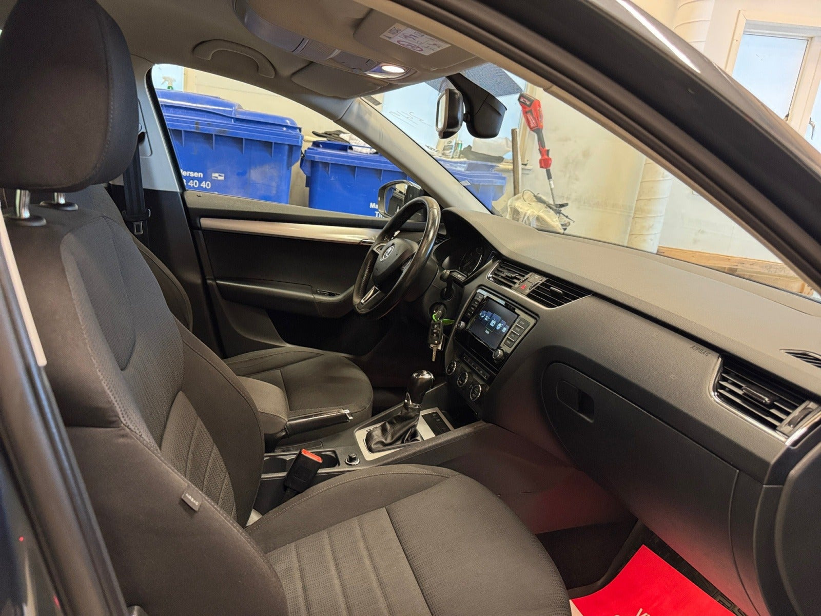 Grå Skoda Octavia fra 2016