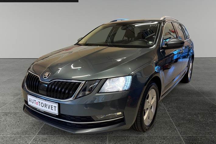 Grå Skoda Octavia fra 2019 set udefra