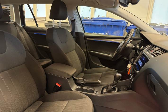 Grå Skoda Octavia fra 2019