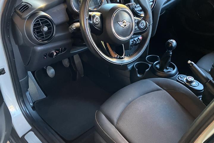 Sølv Mini Cooper fra 2016