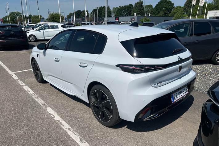Grøn Peugeot E-308 fra 2024