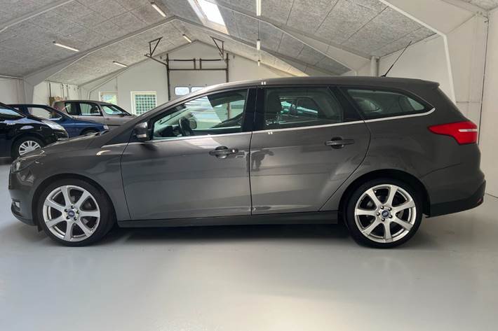 Grå Ford Focus fra 2016