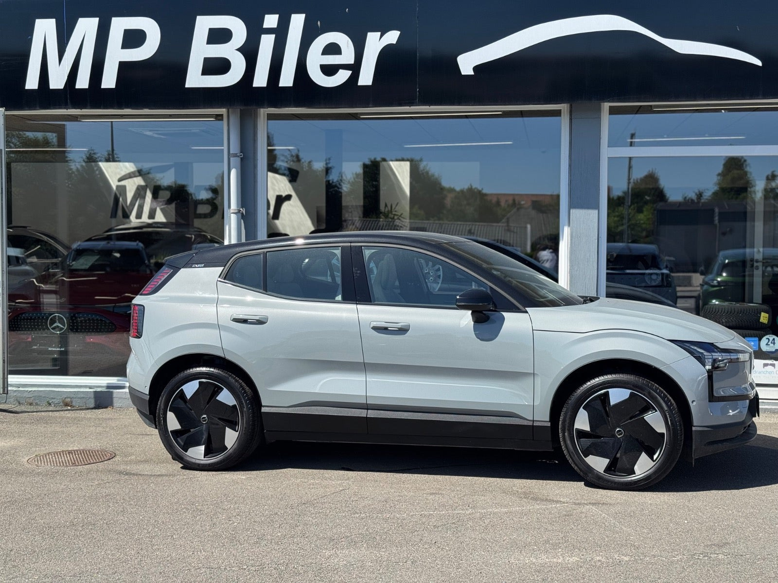 Grå Volvo EX30 fra 2024