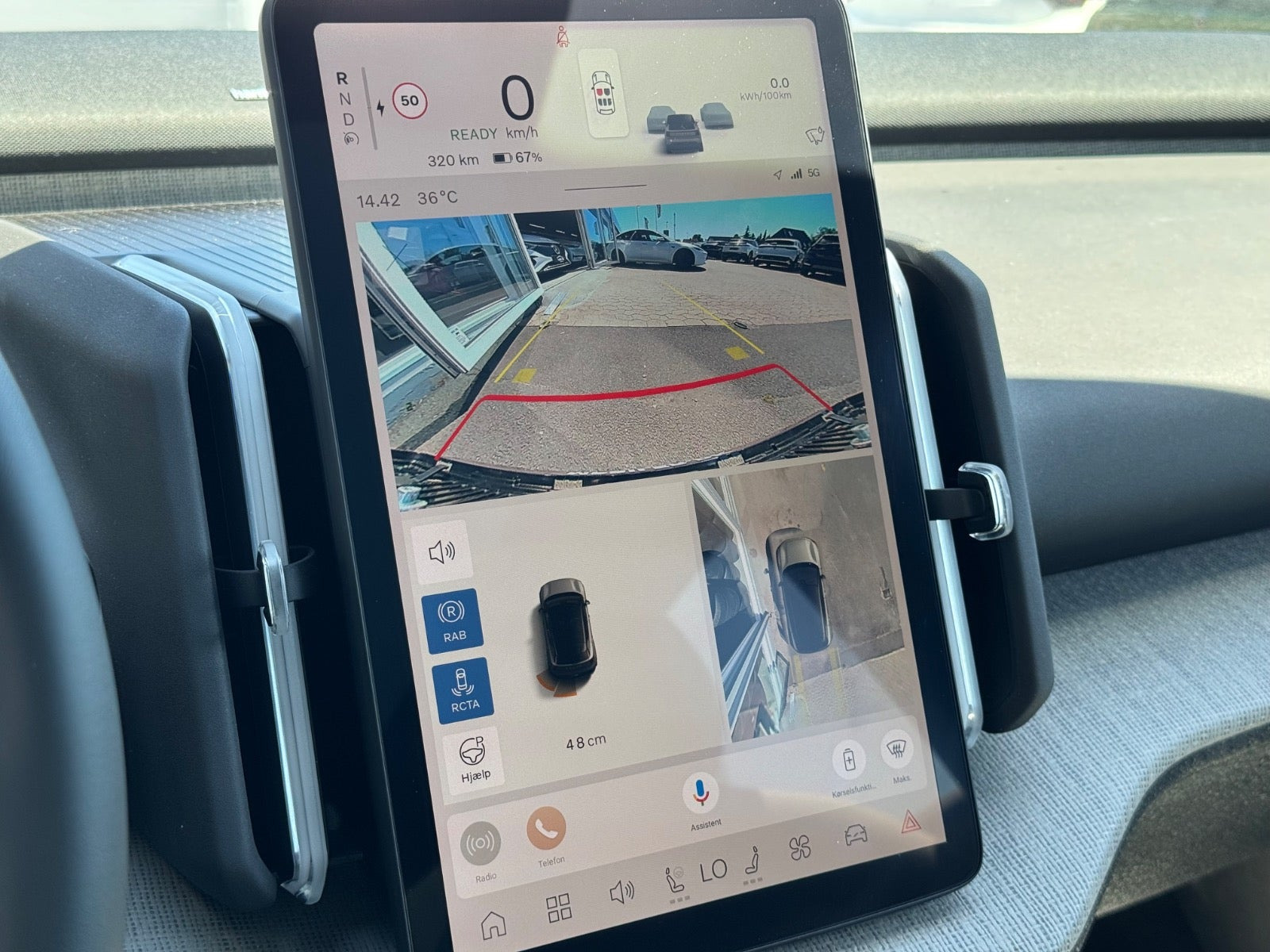 Grå Volvo EX30 fra 2024