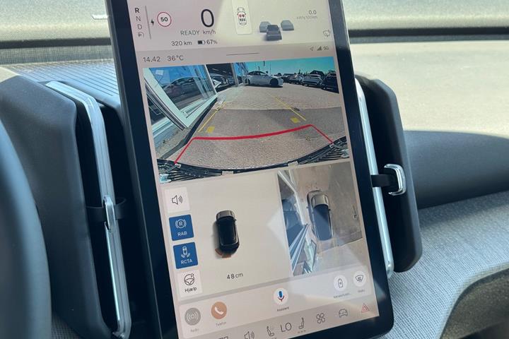 Grå Volvo EX30 fra 2024