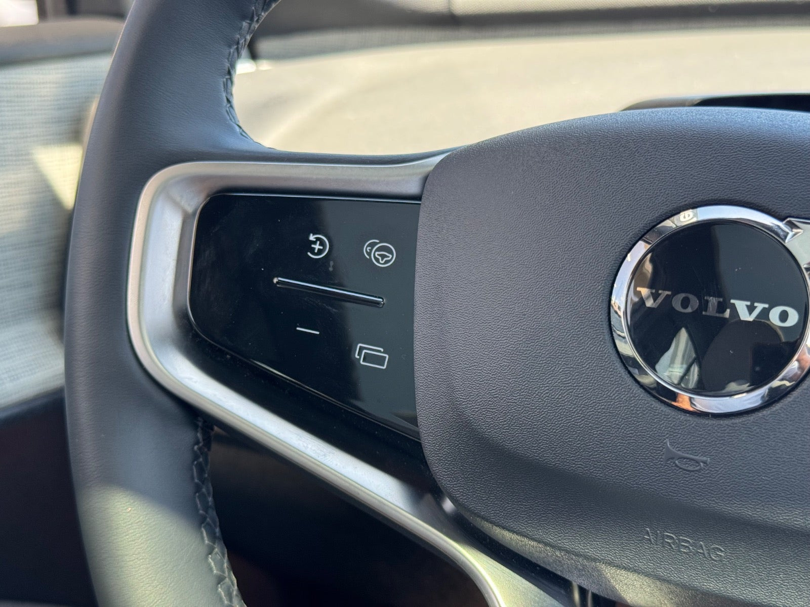 Grå Volvo EX30 fra 2024