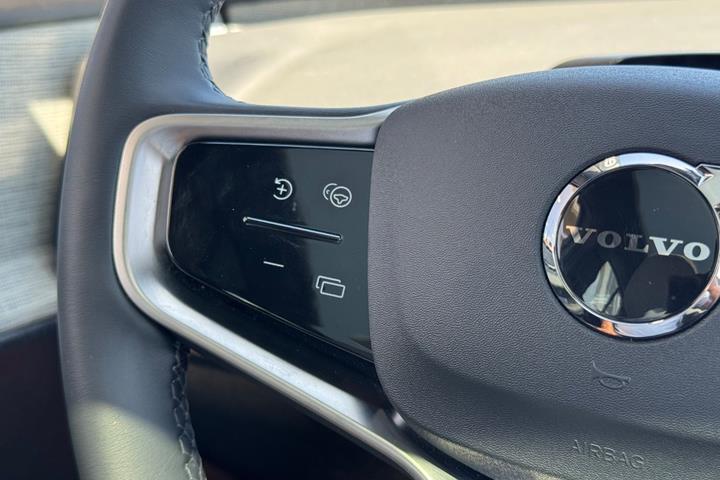 Grå Volvo EX30 fra 2024