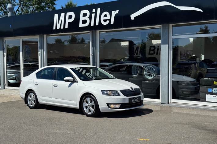 Hvid Skoda Octavia fra 2015