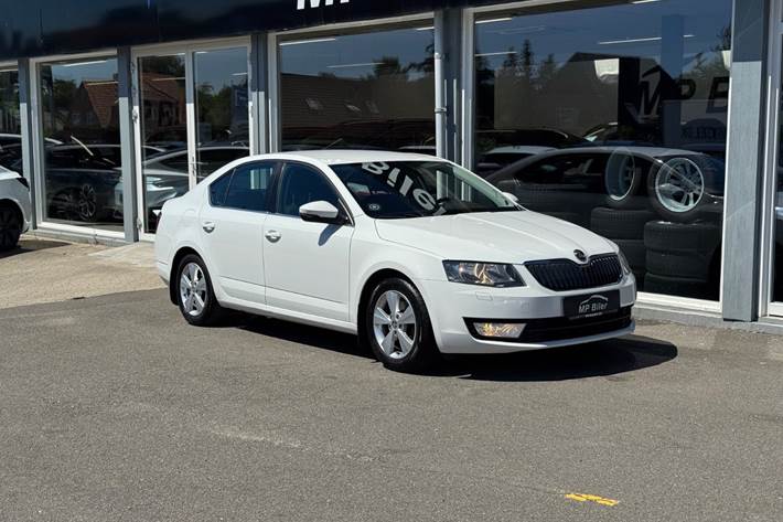 Hvid Skoda Octavia fra 2015
