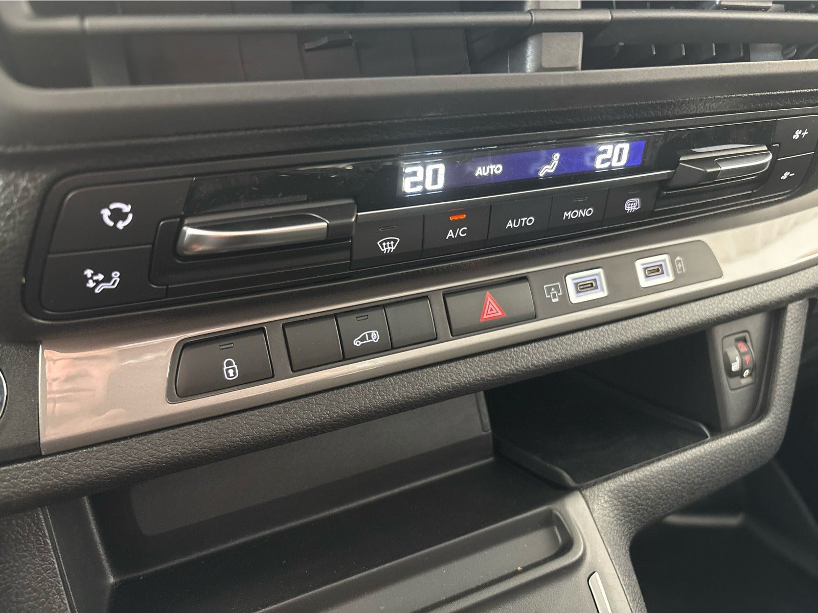 Grå Opel Vivaro fra 2026