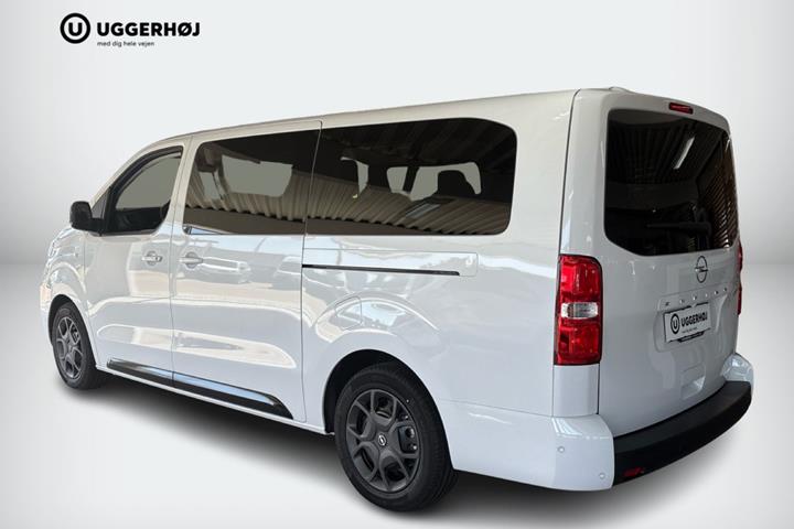 Hvid Opel Zafira-e Life fra 2026 set udefra