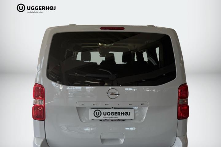 Hvid Opel Zafira-e Life fra 2026 set udefra
