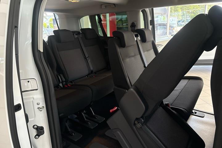Hvid Opel Zafira-e Life fra 2026
