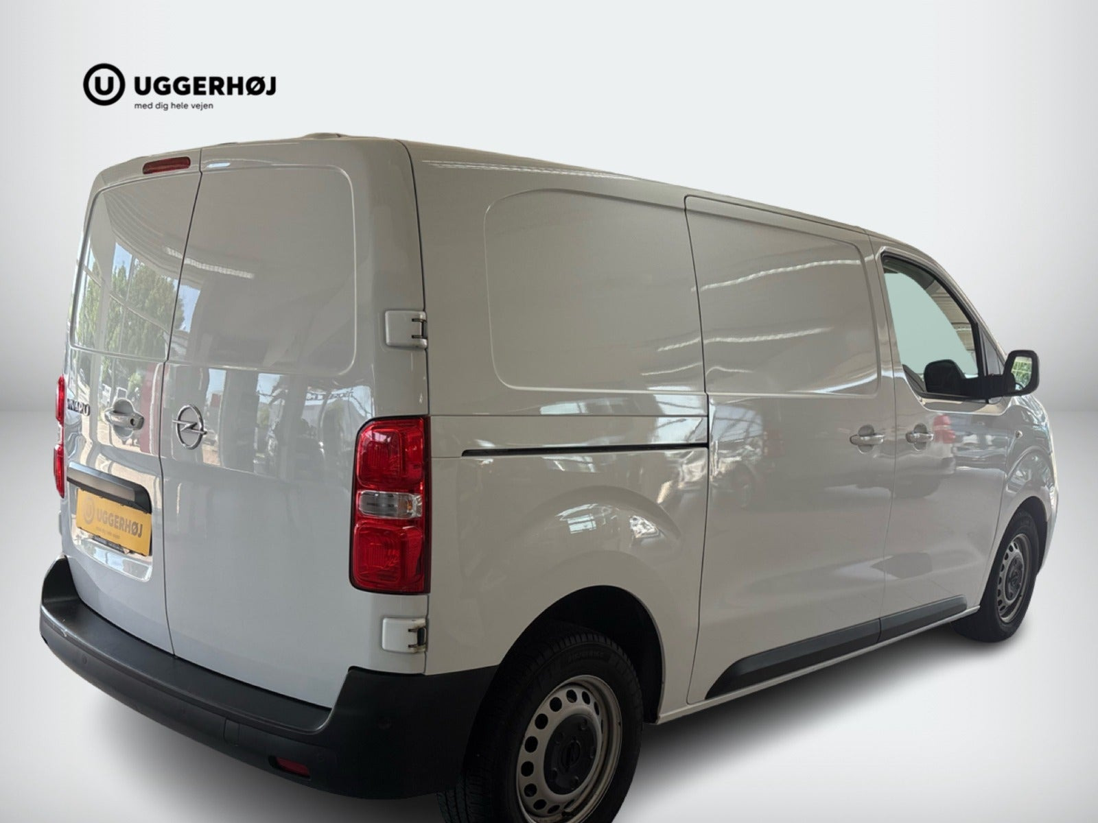Hvid Opel Vivaro fra 2021