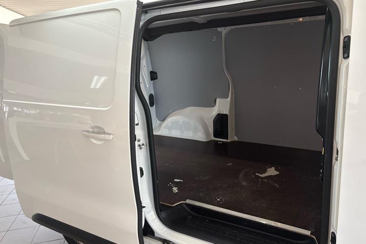 Hvid Opel Vivaro fra 2021