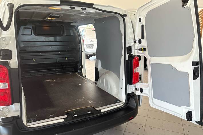 Hvid Opel Vivaro fra 2021