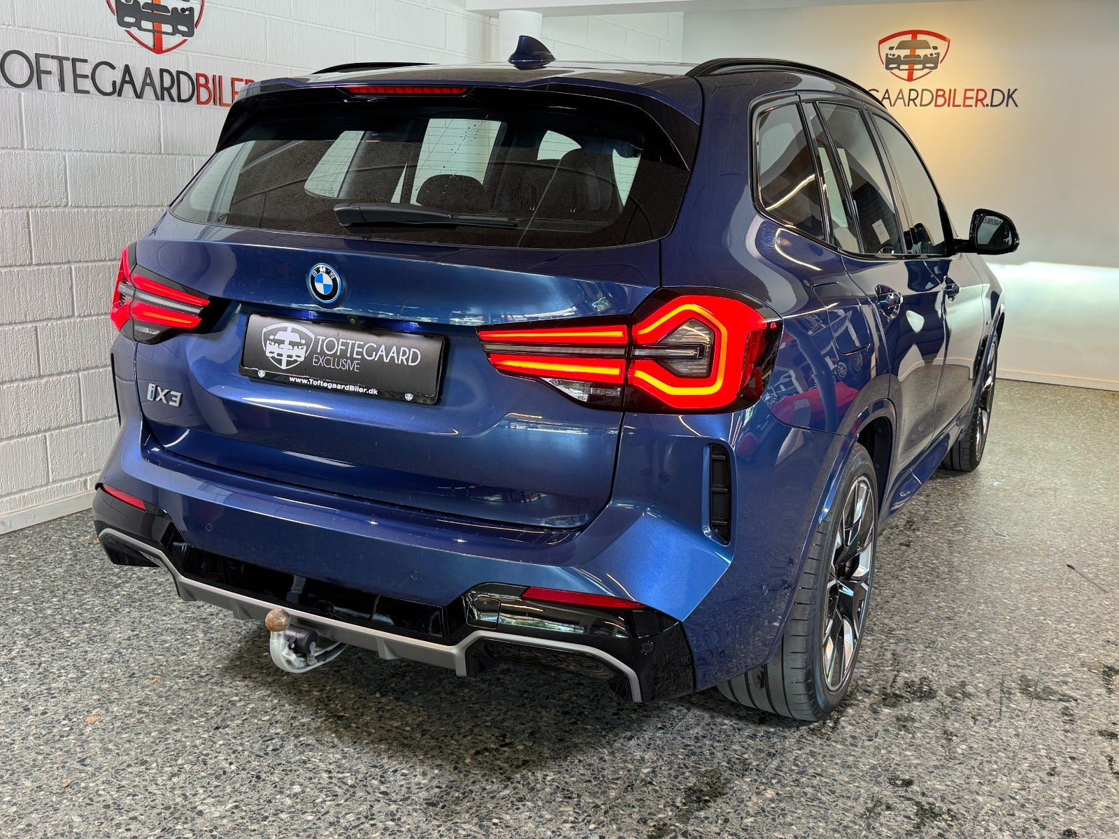 Blå BMW iX3 fra 2023