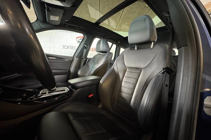Blå BMW iX3 fra 2023