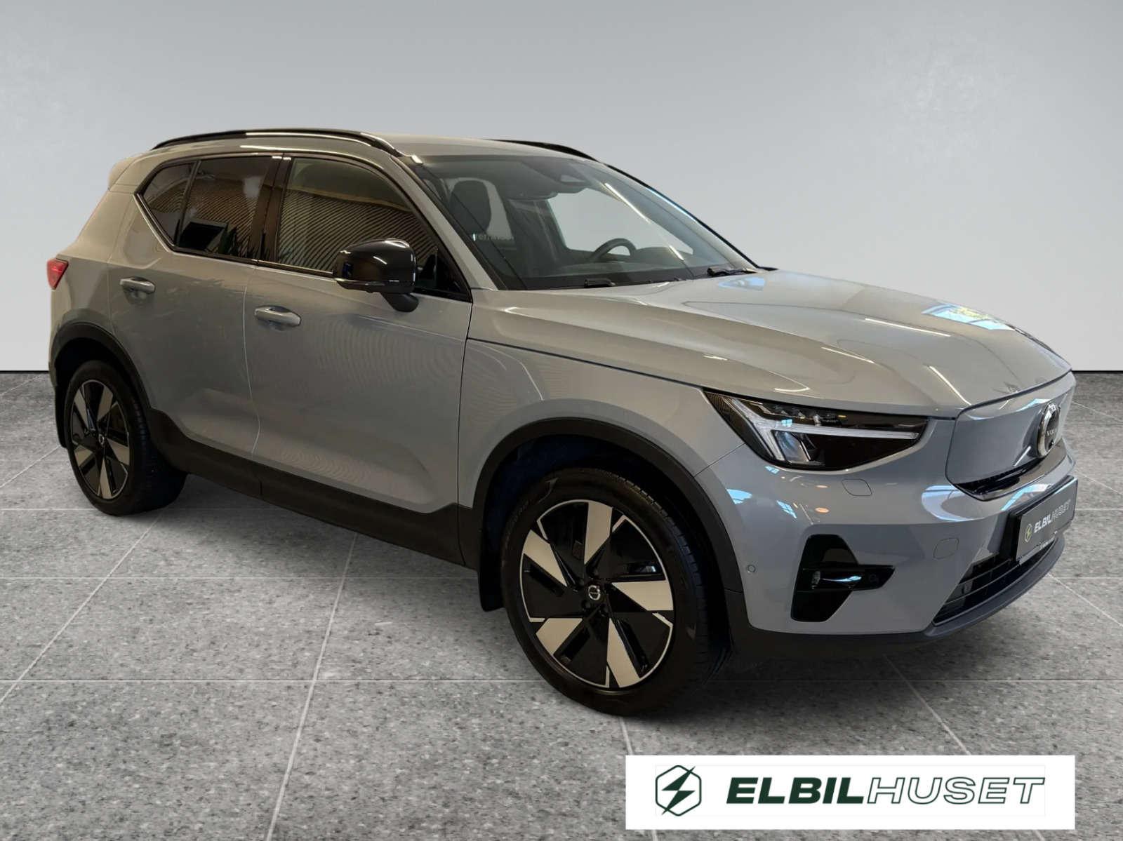 Grå Volvo EX40 fra 2026