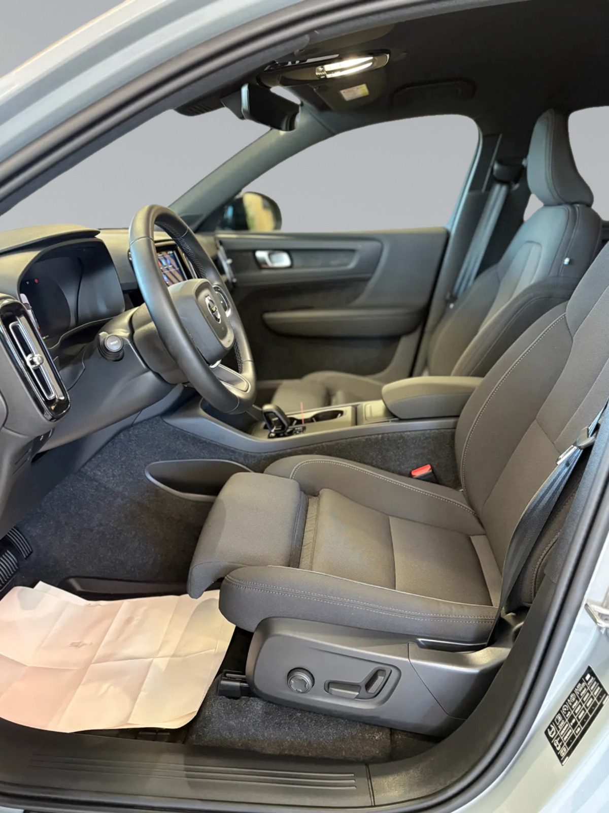 Grå Volvo EX40 fra 2026