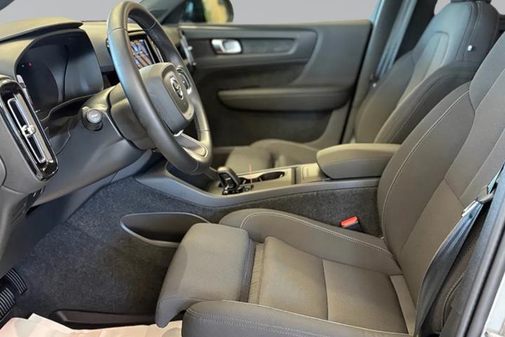 Grå Volvo EX40 fra 2026
