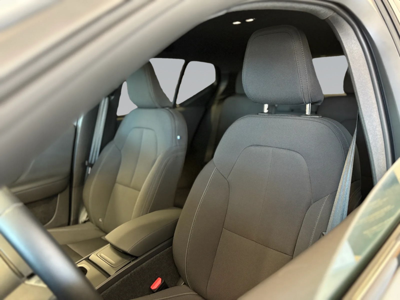 Grå Volvo EX40 fra 2026