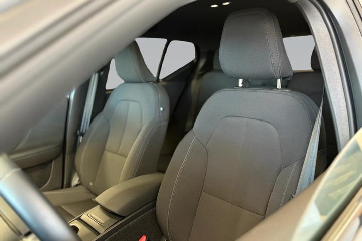 Grå Volvo EX40 fra 2026