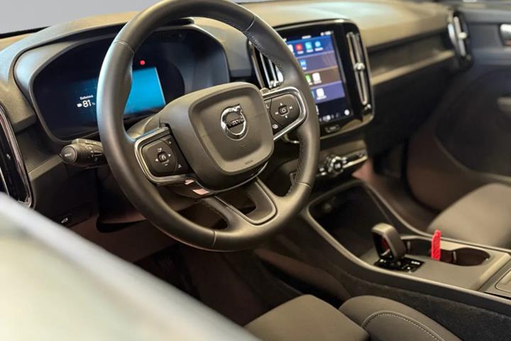 Grå Volvo EX40 fra 2026