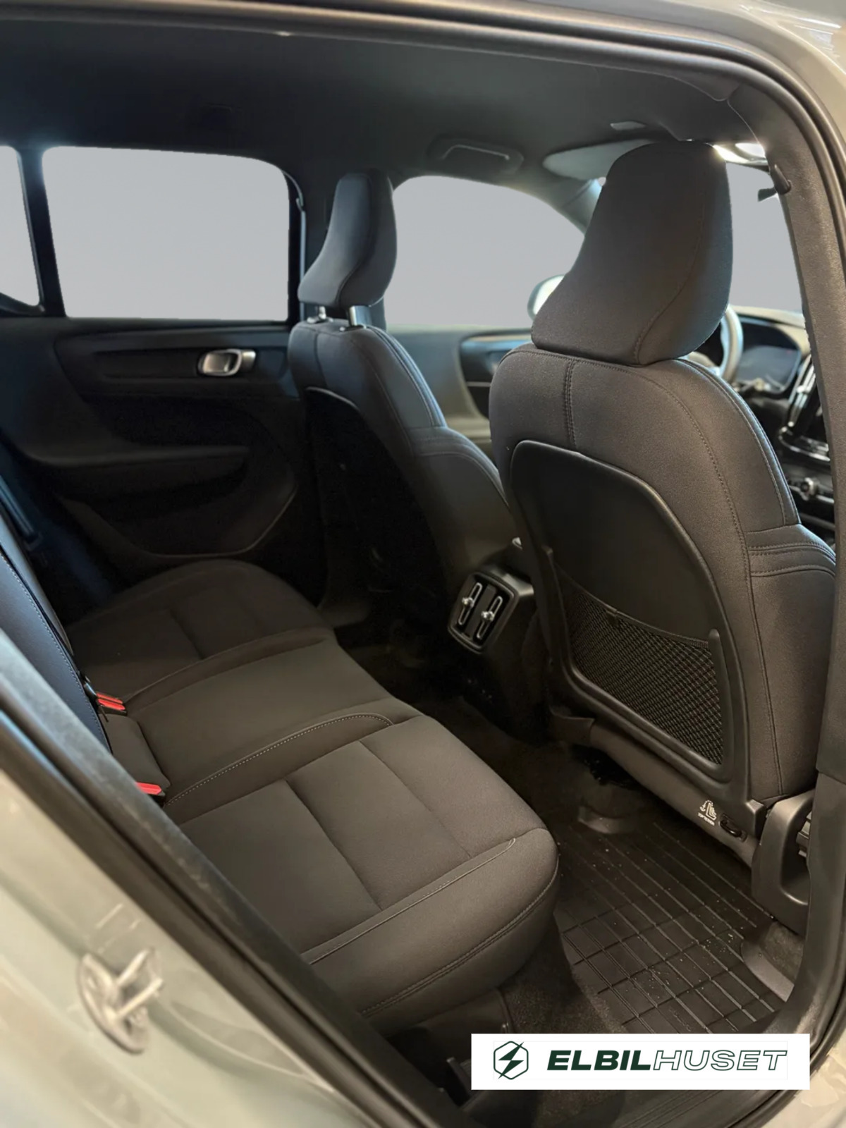 Grå Volvo EX40 fra 2025